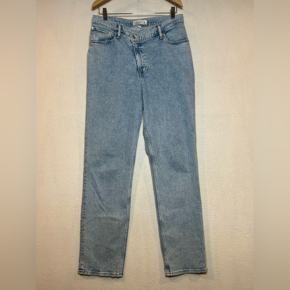 Abercrombie & Fitch 90s Straight Ultra High Rise Crossover Waist Jean 31/12